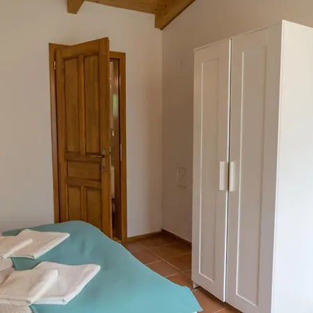 Hajnalka Apartment *