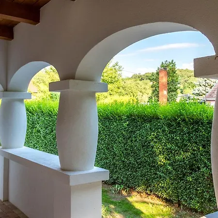 Hajnalka Apartmán *