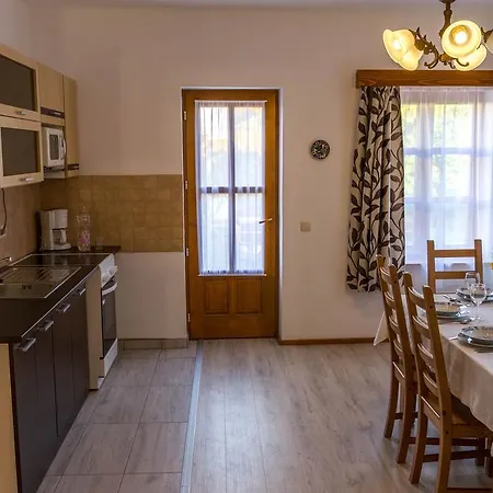 Hajnalka Apartament *