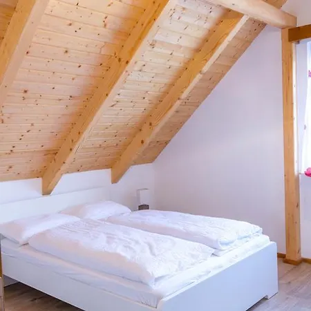 Hajnalka Apartmán *