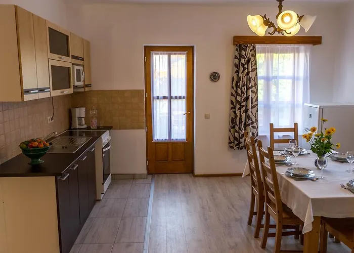 Hajnalka Apartamento *